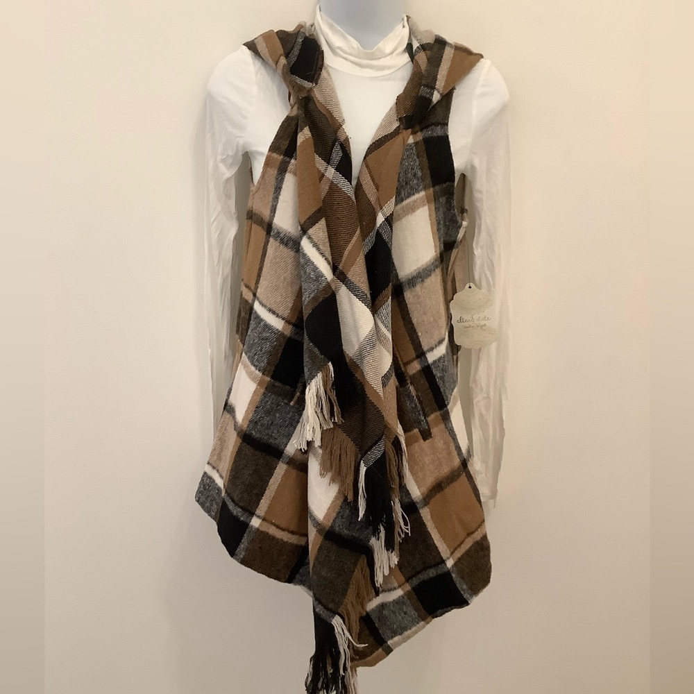 Altar’d State waterfall plaid vest❤️❤️❤️❤️